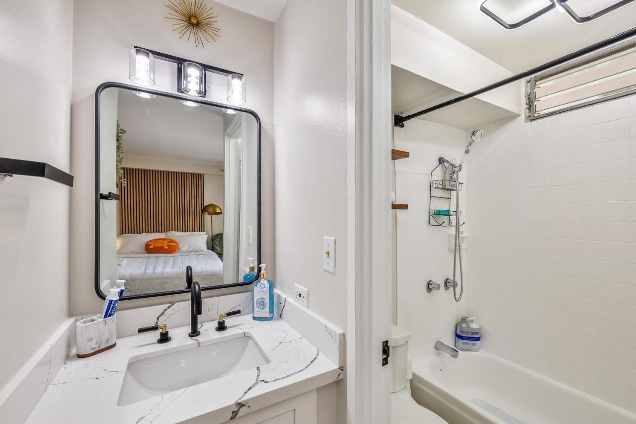 Bright & Cozy Condo Unit With Balcony! Honolulu Dış mekan fotoğraf
